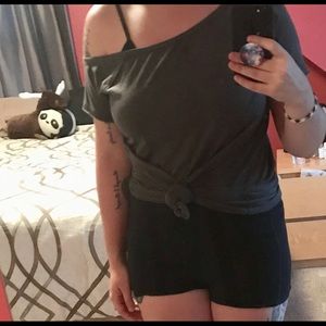 🖤Off-shoulder basic tee🖤